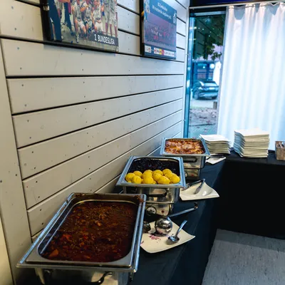 Buffet in der Löwen-Lounge der Westpfalzhalle
